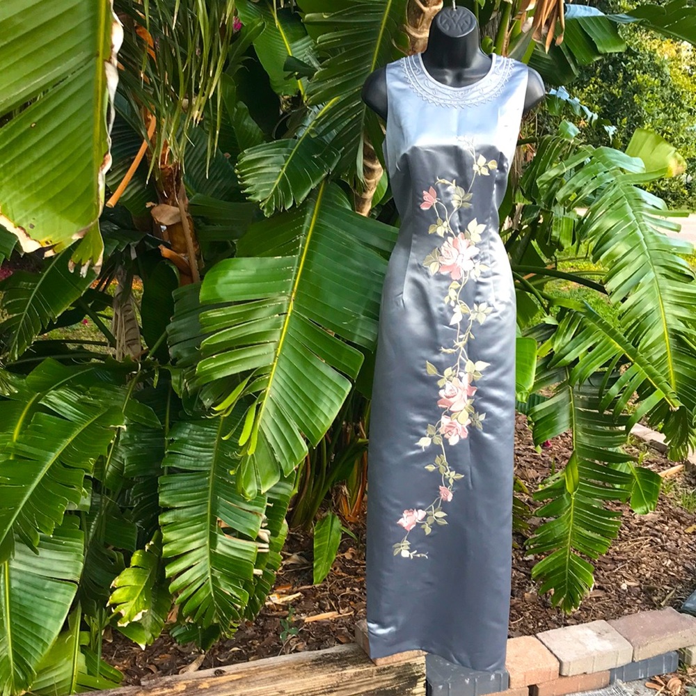Embroidered satin column maxi dress or CheongSam - Picture 6 of 17